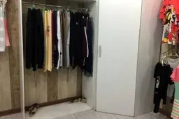 فیلمبرداری از زنان در اتاق پرو