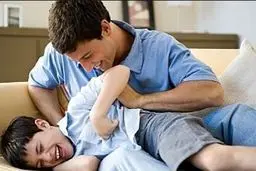 هشدار جدی به پدر و مادرها | هرگز کودکان را قلقلک ندهید