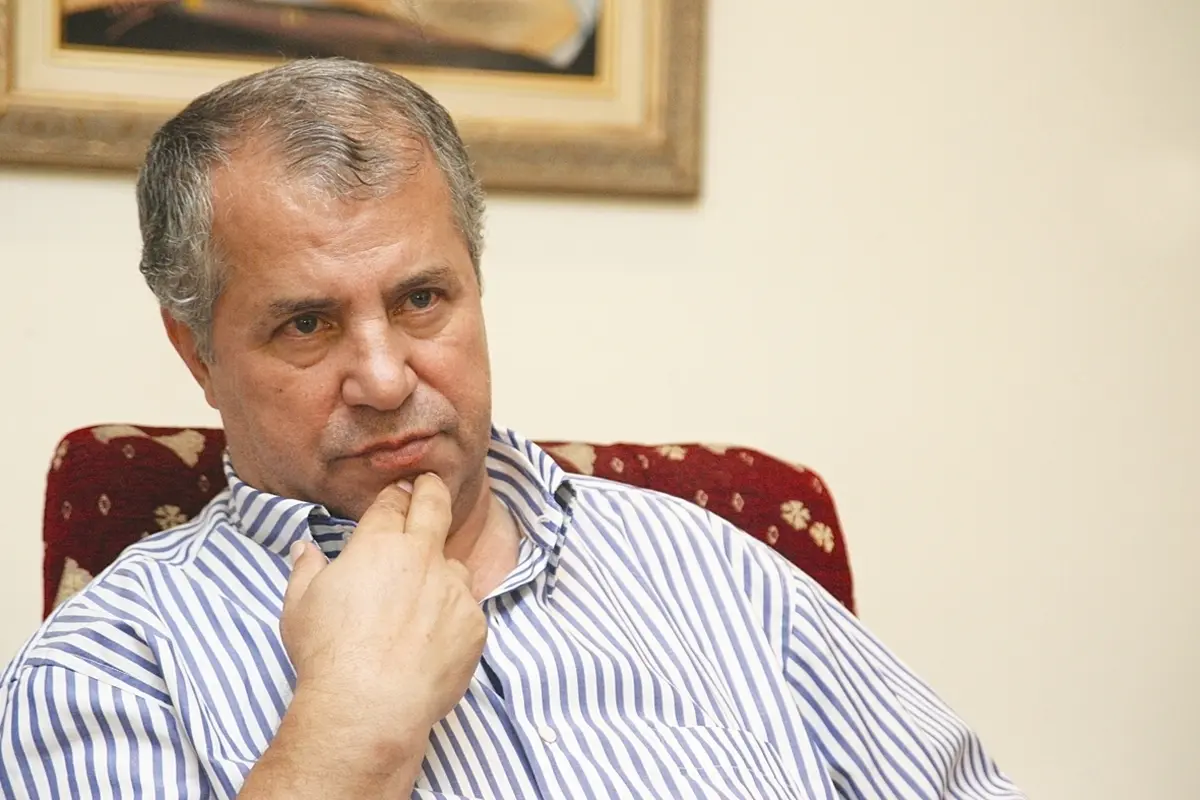 بازداشت علی پروین صحت ندارد