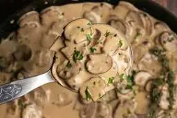 سس قارچ هر غذایی رو خوشمزه میکنه! | طرز تهیه سیب زمینی با سس قارچ +ویدئو