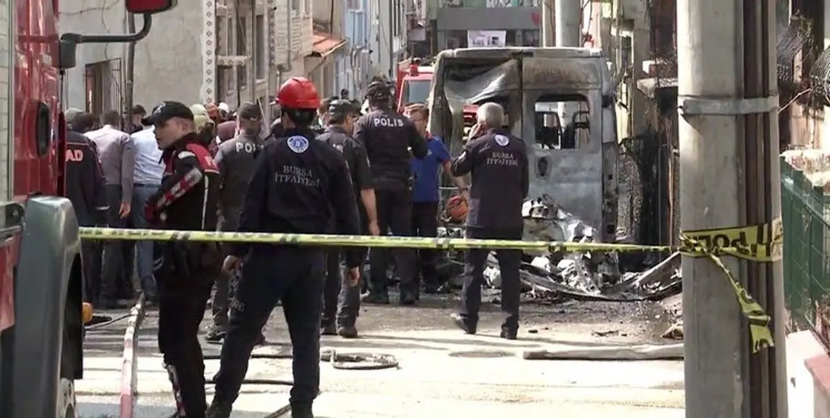 لحظه‌ی سقوط هواپیمای آموزشی وسط خیابانی در ترکیه | خلبان کشته شد+ویدئو 