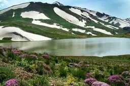 تصاویر شگفت‌انگیز از برف بهاری در یکی از زیباترین مناطق کشور | اینجا ارتفاع برف ۱۰ متر است+ویدئو