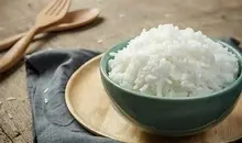 برنج را با شیر بخیسانید و معجزه را ببینید | معجزه‌ی خیساندن برنج با شیر به جای آب که تمام عمر نمی‌دانستید