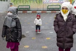 شروط وزارت بهداشت برای بازگشایی مدارس؛ پنجره‌ کلاس‌ها باز باشد و دانش‌آموزان با لباس گرم بیایند