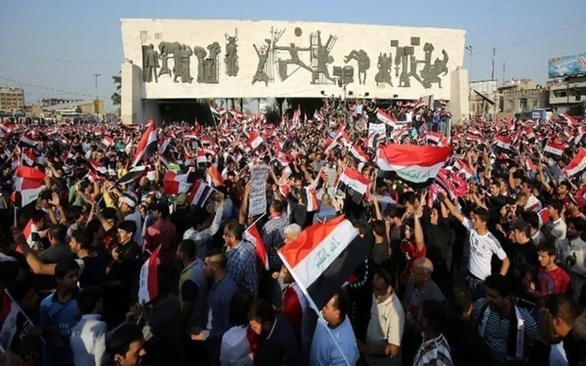 تجمع هزاران شهروند عراقی در میدان التحریر بغداد در سالروز شهادت سردار سلیمانی و ابومهدی المهندس