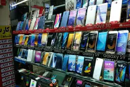 
تغییر در وضعیت واردات موبایل  |  گوشی ارزان می‌شود؟

