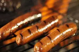 خودت توی خونه هات داگ ذغالی درست کن | طرز تهیه هات داگ ذغالی خانگی با سس مخصوص +ویدئو