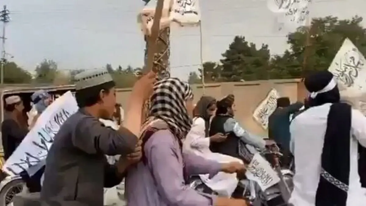 طالبان مرکز رادیو و تلویزیون هلمند را گرفت