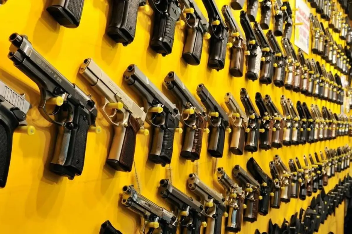 فروش سلاح؛ تحویل درِ منزل | آمارهای رسمی از افزایش آمار مرگ با سلاح گرم و همچنین افزایش میل به خرید اسلحه حکایت دارد
