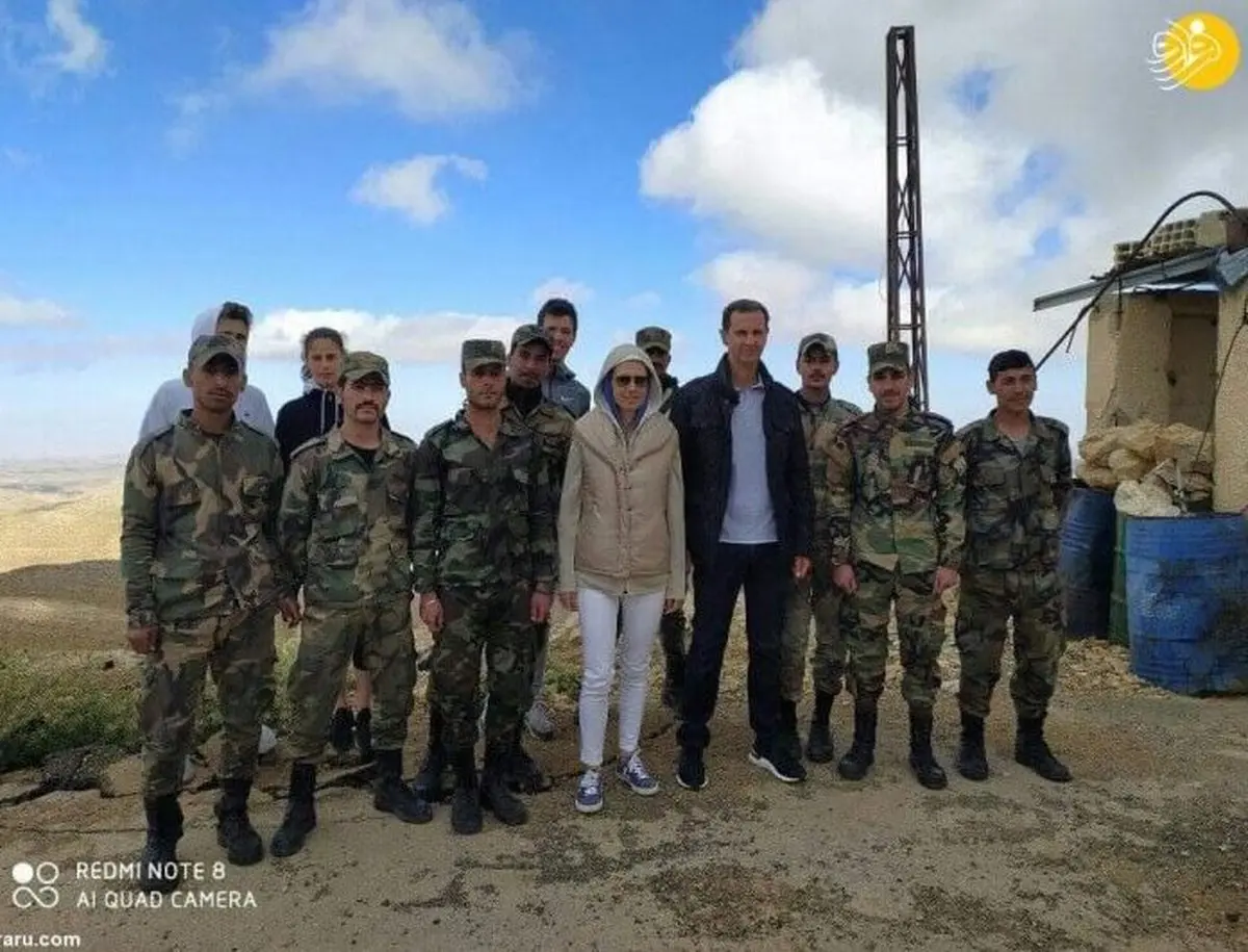   بشار اسد  | بشار اسد و همسرش با نظامیان سوری عکس یادگاری  گرفتند+عکس