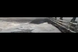 حادثه واژگونی تانکر حامل سوخت در جاده دماوند ومرگ راننده +فیلم