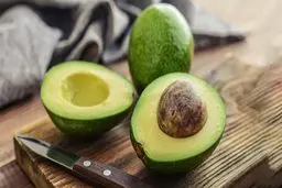 خودت توی خونه آووکادو پرورش بده، خیلی ساده است | پرورش هیجان انگیز آووکادو در خانه 