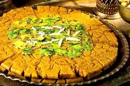 سوهان خانگی با سه‌قلم مواد | شیرینی ساده و خوش‌عطر برای پذیرایی +ویدئو