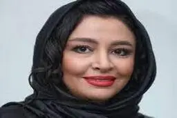  تصویر بازیگر سینما در کنار یک قطار  + شرح جزئیات این تصویر 