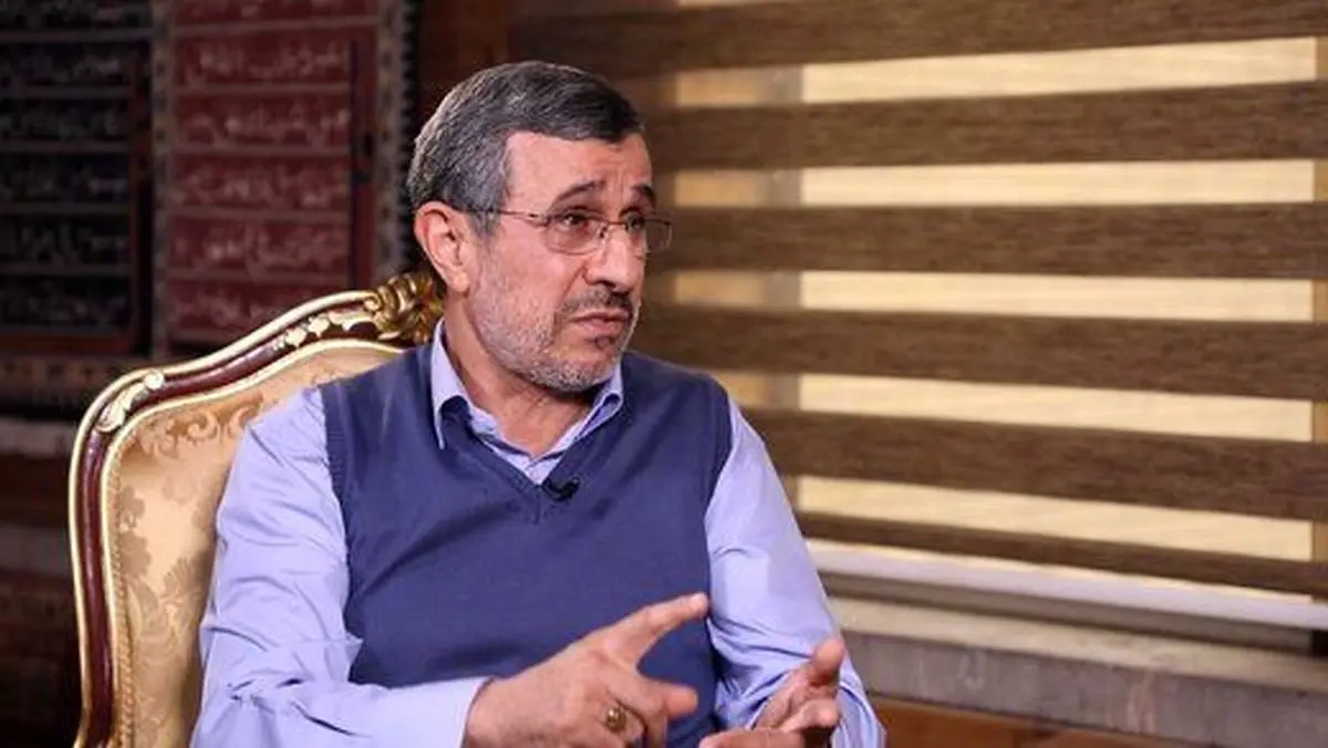 سایت اصولگرا دست احمدی نژاد را رو کرد