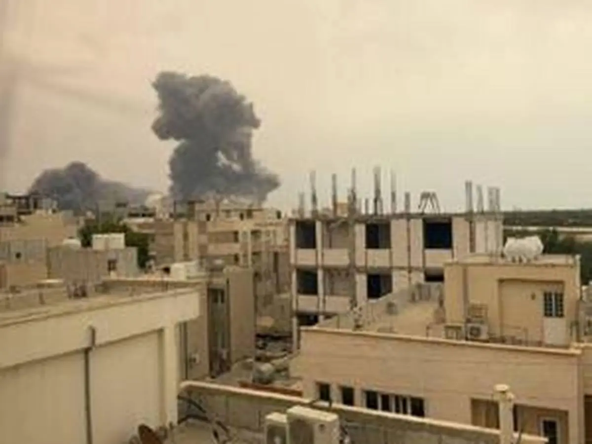 حمله هوایی به استانداری اصفهان در قلب بافت تاریخی | شیشه‌های مغازه‌های میدان نقش جهان شکست