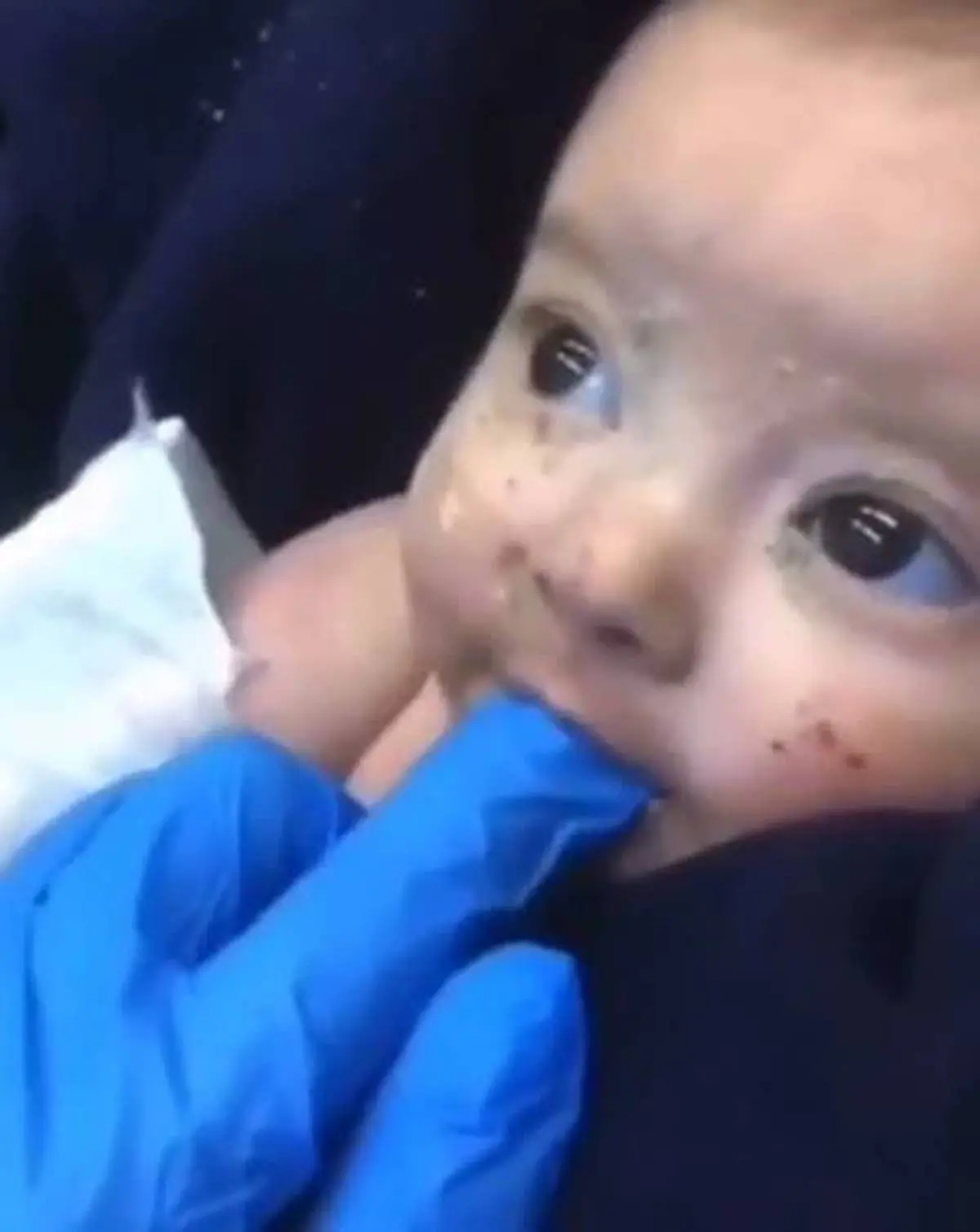 نجات معجزه آسا نوزاد از زیر آوار پس از ۴۰ساعت در ترکیه + ویدئو