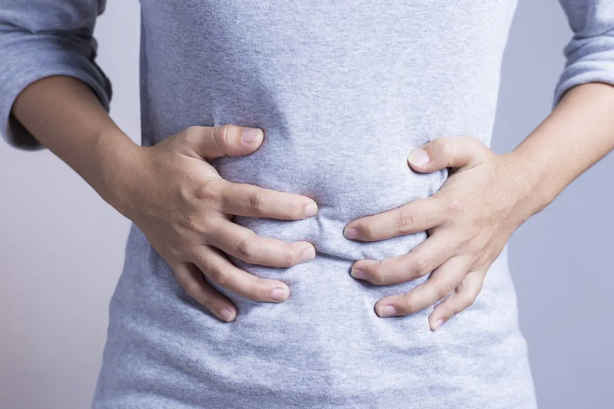 چرا شستشوی ناف اهمیت دارد و مهم است؟ | خطرات تمیز نکردن ناف