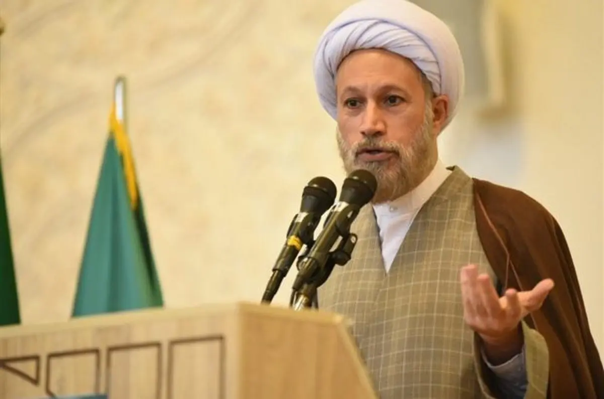 امام جمعه شیراز: افراد روشنفکر و قلم به دست باعث نشوند مردم در برداشت از مسائل سیاسی، اقتصادی و ... تعبیر غیر الهی بیگانه از غیب داشته باشند