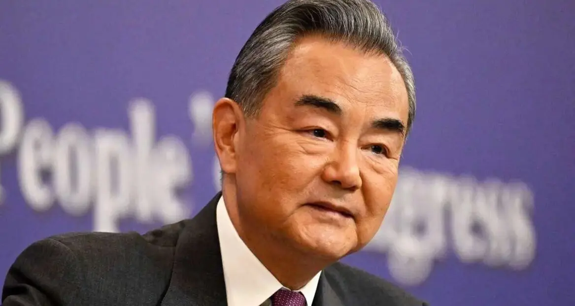 چین: هیچ کشوری حق ایفای نقش پلیس بین‌الملل در ونزوئلا را ندارد | وزیر خارجه چین: جهان به تحولات ونزوئلا چشم دوخته؛ پلیس بین‌الملل وجود ندارد