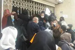 ازدحام مردم برای مجوز از فرمانداری+ عکس