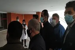 علی پروین به بیمارستان فرهیختگان رفت| حضور علی پروین و منصوریان در محل بستری علی انصاریان 