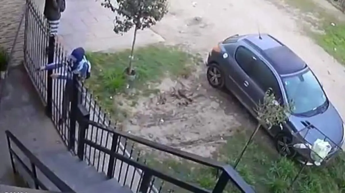 
پلیس: انتشار تصاویر دوربین‌های مداربسته از صحنه سرقت و چاقوکشی 'جرم است'
