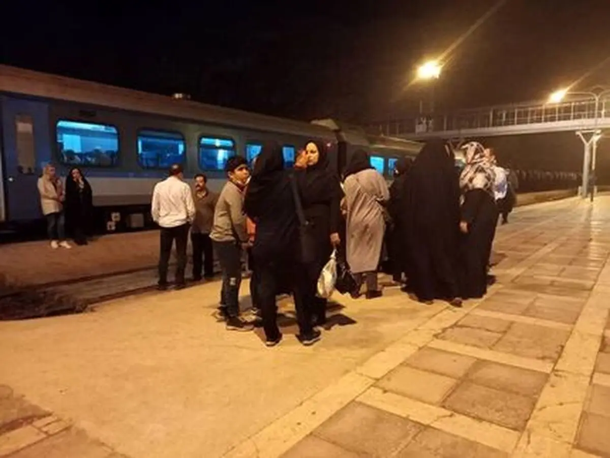 گرفتاری خبرنگاران در قطار | انسداد راه آهن تهران_شمال 