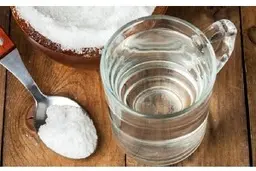 به صورت ناشتا آب نمک بخوریم