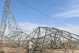 داعش  با انفجار  یک خط انتقال برق خسارت‌ زیادی وارد کرد