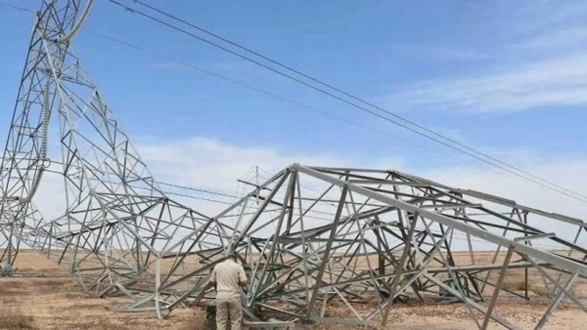 داعش  با انفجار  یک خط انتقال برق خسارت‌ زیادی وارد کرد