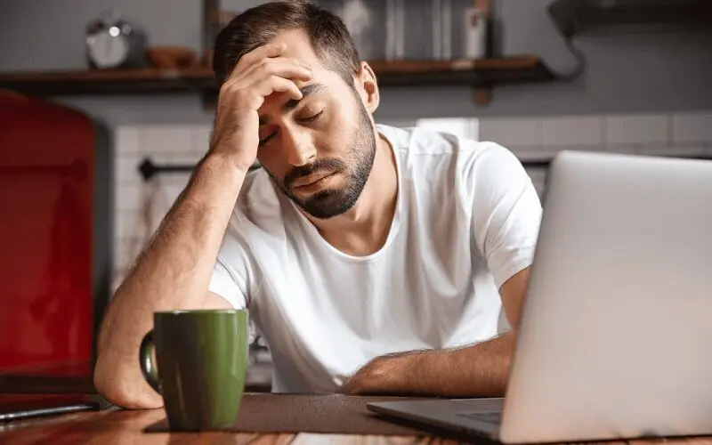 همیشه خسته‌ و بی انگیزه‌اید؟ بدن‌تان این ۲ ویتامین را کم دارد