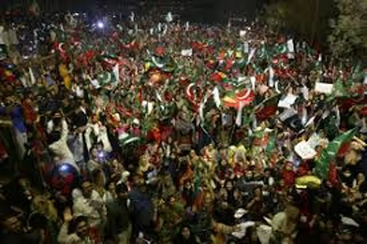 تظاهرات میلیونی پاکستانی‌ها در حمایت از عمران‌خان+ویدئو 