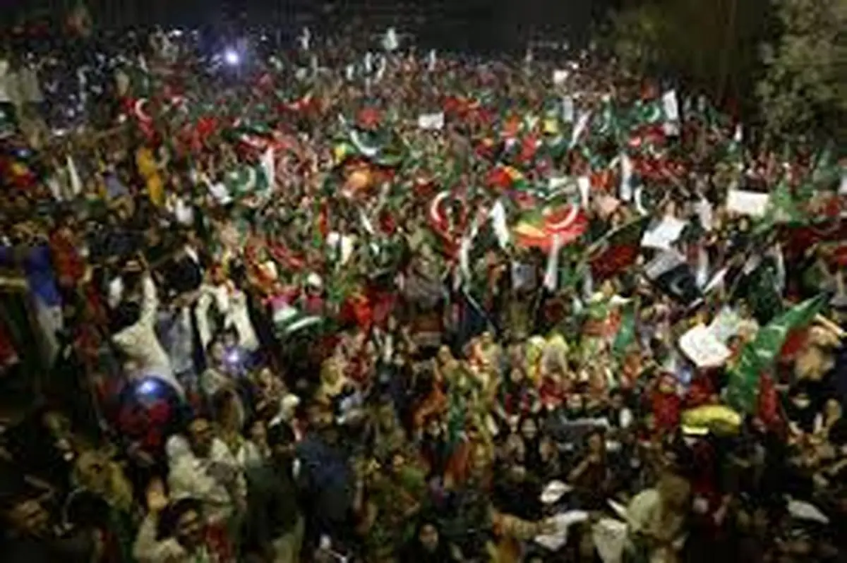 تظاهرات میلیونی پاکستانی‌ها در حمایت از عمران‌خان+ویدئو 