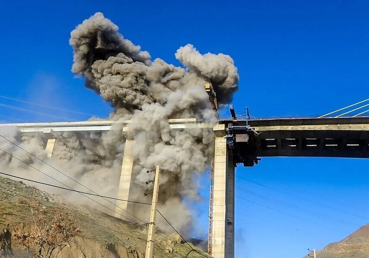 واکنش شهردار کرج به شایعات حضور لانچر روی پل B۱ کرج | ۹ بمب سنگین به پل اصابت کرد+ ویدئو