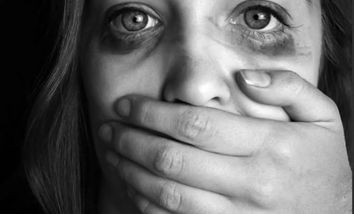 حبس دو دختربچه به مدت یک ماه در توالت توسط نامادری 