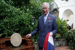 شاهزاده چارلز، ولیعهد بریتانیا پس از یک هفته از قرنطینه خارج شد