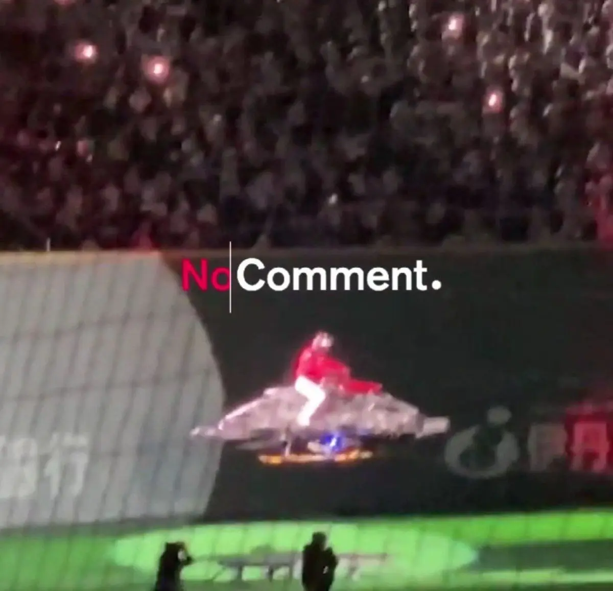 سرمربی تیم بیسبال سوار برماشین پرنده در ورزشگاه ساپورو دوم ژاپن+ویدئو 