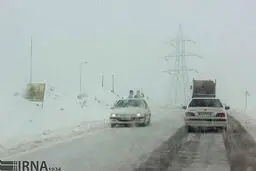 تردد فقط با زنجیر چرخ /بارش سنگین برف و کولاک در جاده کرج - چالوس