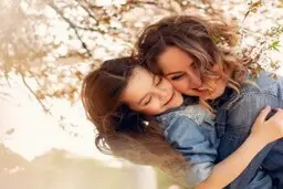 متولدین کدوم ماه مادران بهتری هستن؟ | اسرار جالب درباره مادران متولد ماههای مختلف