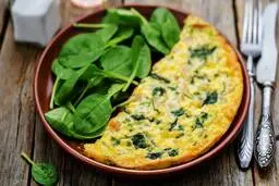 صبحانه املت اسفناج و قارچ درست کن، محشر میشه | طرز تهیه املت اسفناج و قارچ خوشمزه و رستورانی 