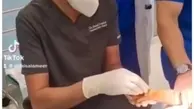 آواز خواندن کادر اتاق عمل برای پانسمان دست کودک بعد از جراحی+ویدئو