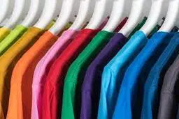  رنگ‌های مناسب پوست سفید و گندمی | راهنمای انتخاب رنگ لباس +ویدئو