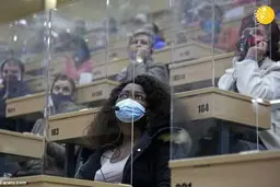  پرده های پلاستیکی برای تعامل مردم 