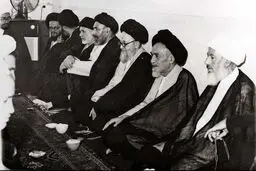کدام چهره روحانی شرکت در انتخابات را حرام کرد؟