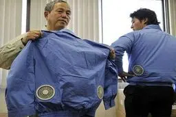 راهکار جالب ژاپنی‌ها برای فرار از گرما | لباس‌های خنک‌کننده و کولردار!+ویدئو 