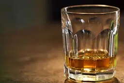 دلایل گرایش برخی زنان به الکل 