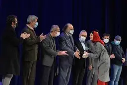 لحظه انتخاب نورا هاشمی و شکر گذاری مادرش گلاب آدینه + ویدئو