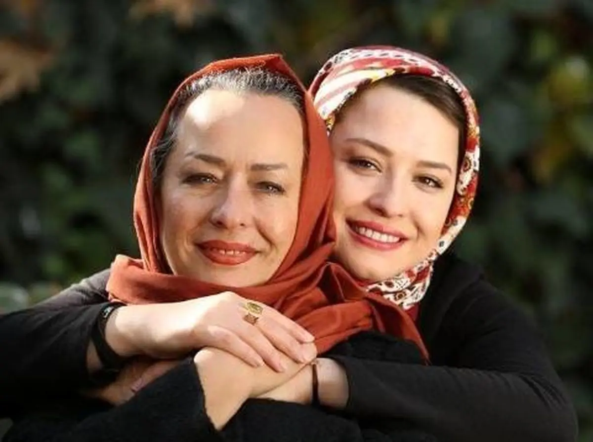 سوتی مهراوه شریفی نیا و خواهرش در برنامه زنده | مهراوه شریفی نیا راز خواهرش را فاش کرد