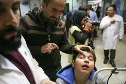 در مراسم چهارشنبه سوری از عینک محافظ استفاده شود | چشم آسیب دیده دستکاری نشود